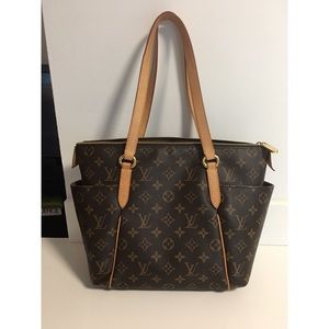 Authentic Louis Vuitton Monogram Totally PM